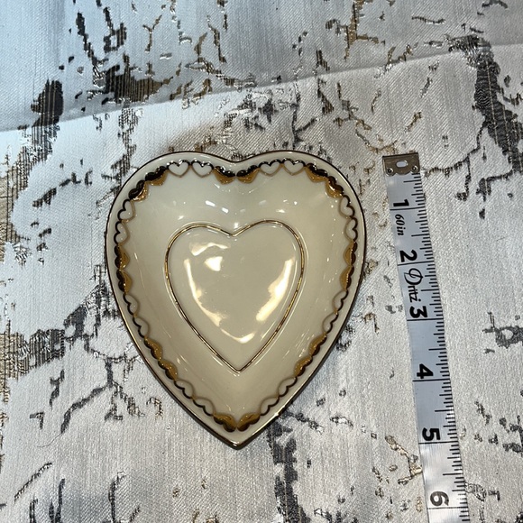 Lenox heart shaped candy dish or jewelry holder cream with gold accents - Picture 7 of 10